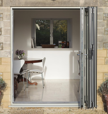 smart-visofold-aluminium-bi-fold-door-02